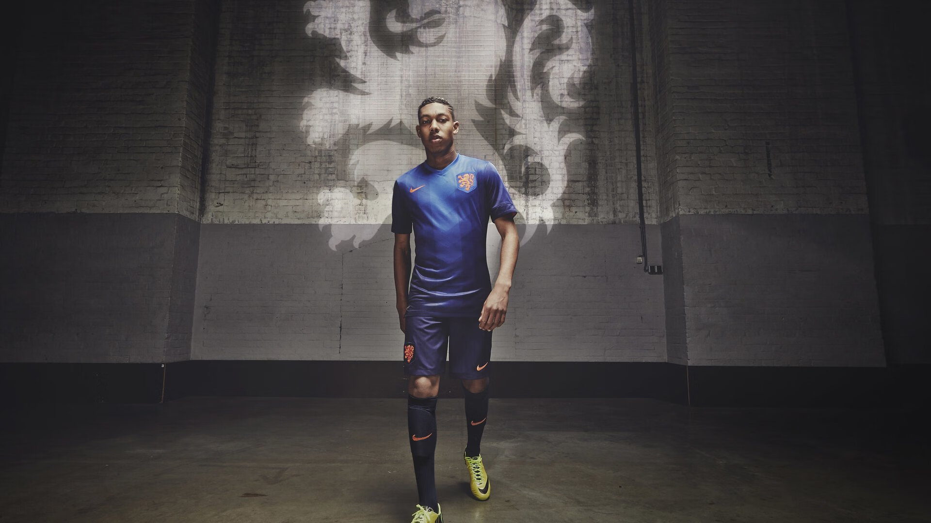 绿色低碳足球场建设持续推广，行业践行绿色发展理念，足球绿地