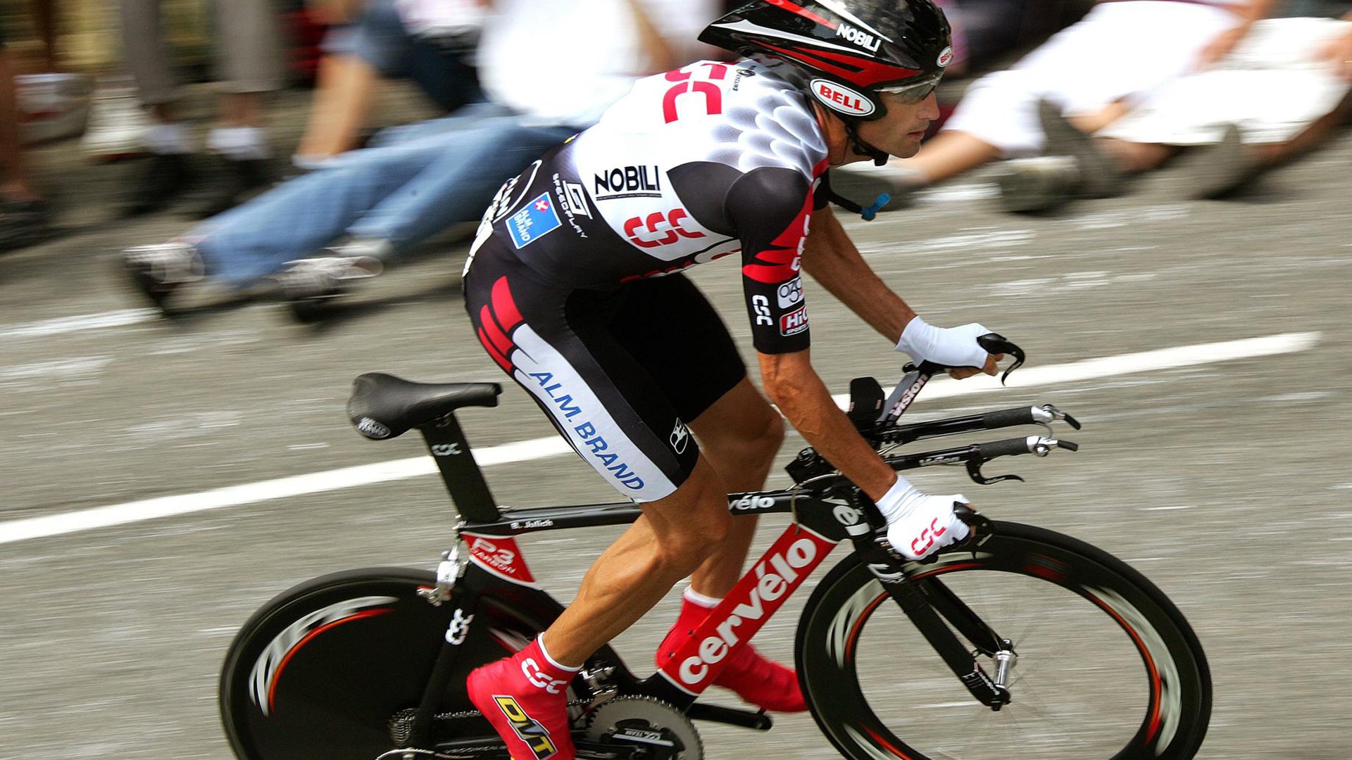 九游app下载中心-唐纳德·高尔强力冲击对方防线，助力袋鼠队取胜，唐纳德古尔德